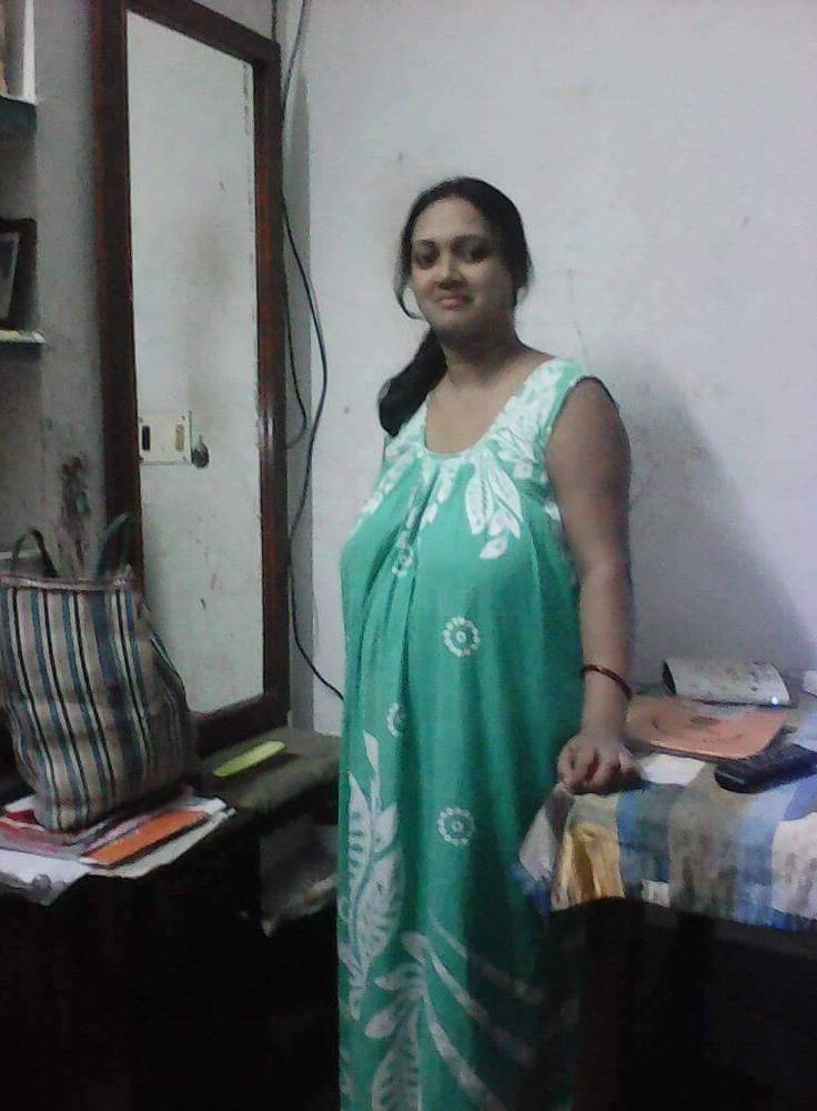 Hot bhabhi in saree photo. Saree Remove Pics - Hot bhabhi 