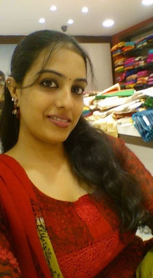 Tamil Girl Hot Selfies in Saree • Antarvasna photos