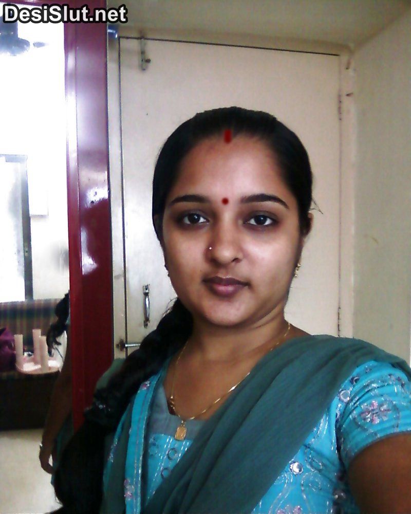 Desi tamil housewife remove saree blouse pic | साड़ी में 